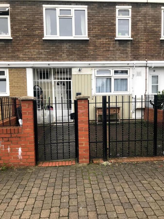 Arbnb Comfy Sleep Guest House Self Catering Private Bedrooms 60 Pound Per Night Per Person Londres Exterior foto